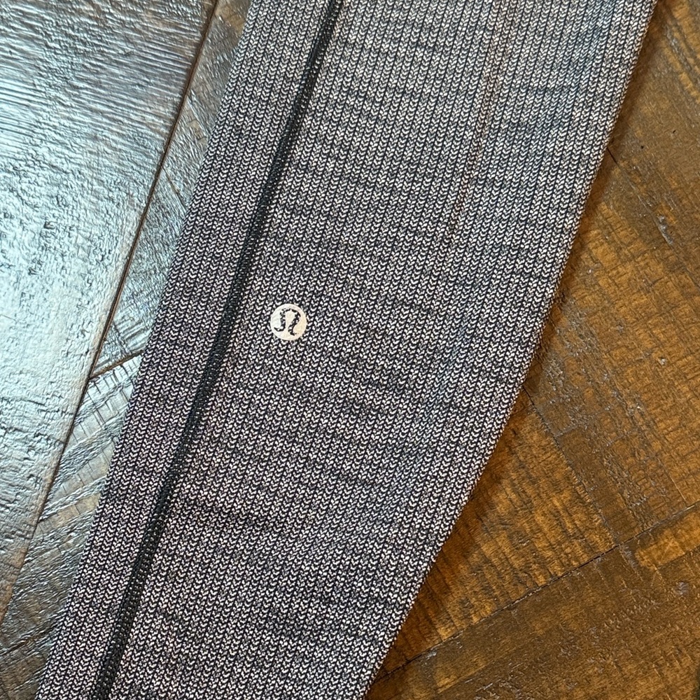 Lululemon Speed Up Tight 28” Full-On Luxtreme – Size 6 - Picture 8 of 8